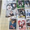 Image 4 : 120+ hockey cards Patrick Roy Starquest, Messier, Selanne + numbered Autograph Gordon jersey cards L