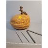 Image 1 : Squirrel nut bowl & crackers