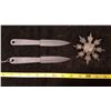 Image 1 : 2 Throwing Knives & Wall Decoration