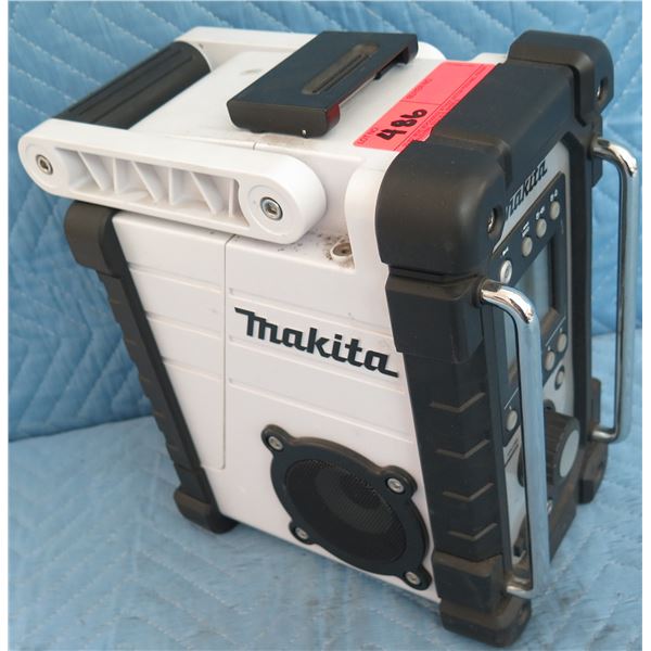 Makita XRM02W AM/FM Jobsite Radio 18V (Tool Only)