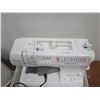 Image 2 : Singer Millennium Series Sewing Stitching Machine 6412 in Hard Case