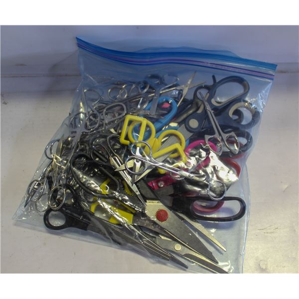 BAG OF LARGE AND SMALL SCISSORS