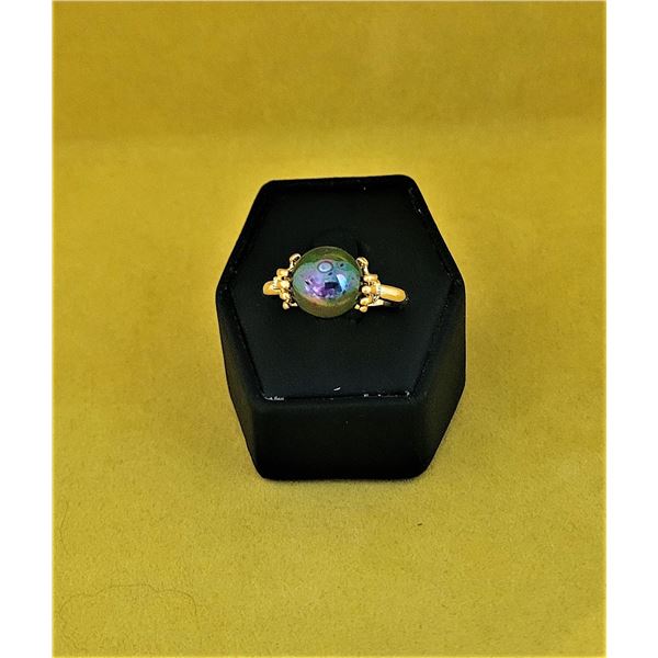 30)  UNIQUE GOLD TONE RING WITH