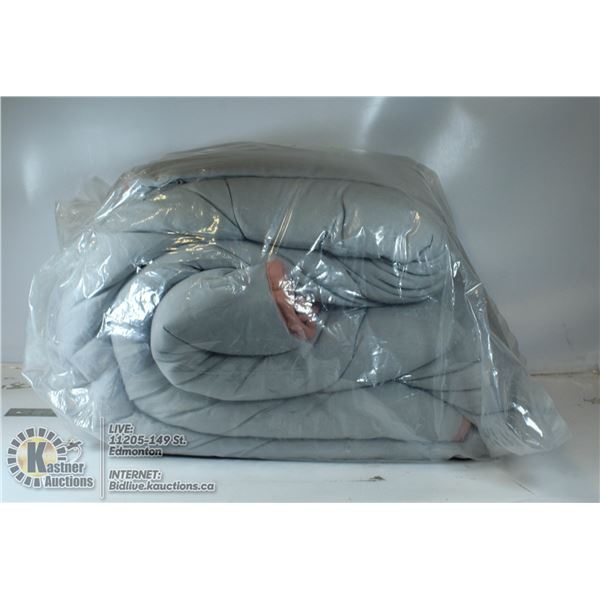 BLANKET AND PILLOWCASE SET