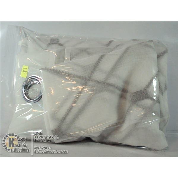 SET OF CURTAINS - 2 PANELS