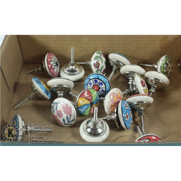 BOX OF ASSORTED FLORAL DRAWER KNOBS.