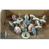 Image 1 : BOX OF ASSORTED FLORAL DRAWER KNOBS.