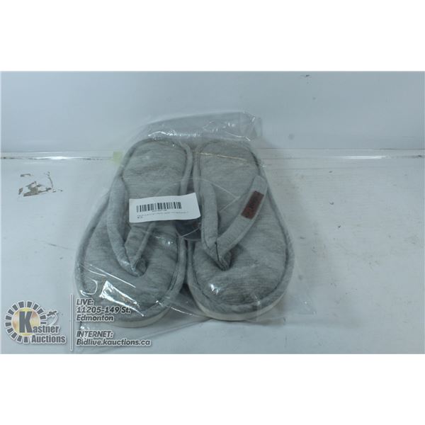 PAIR OF COTTON SANDAK STYLE SLIPPERS.