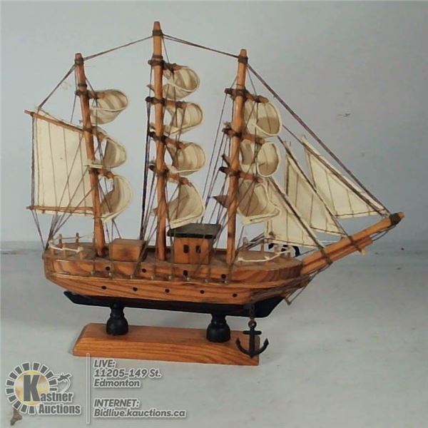 WOOD SAIL BOAT ORNAMENT