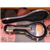 Image 5 : MAY BELL VINTAGE MANDOLIN WITH EXTRA STRINGS AND