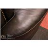 Image 3 : SHOWHOME GENIUNE LEATHER NAILHEAD SOFA W/LOVESEAT