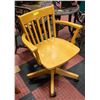 Image 1 : DESK CHAIR - MAPLE WITH WHEELS