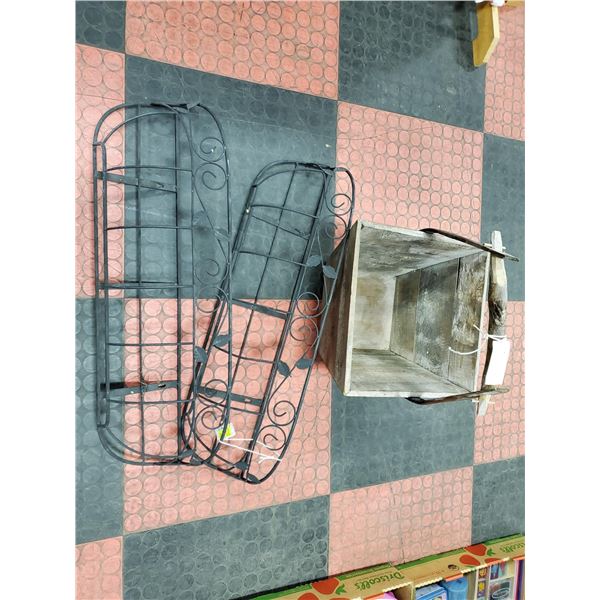 3 GARDEN ITEMS- 2 METAL PLANTERS 1 WOOD PLANTER