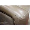 Image 2 : GREY LEATHER NAILHEAD LOVESEAT