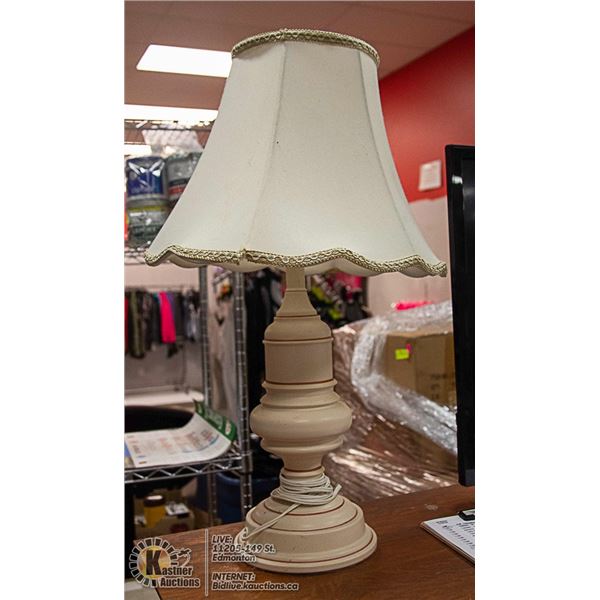 PAIR OF CREAM COLOURED VINTAGE LAMPS