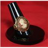 Image 2 : 10KT GOLD ANTIQUE CAMEO RING, SIZE 8