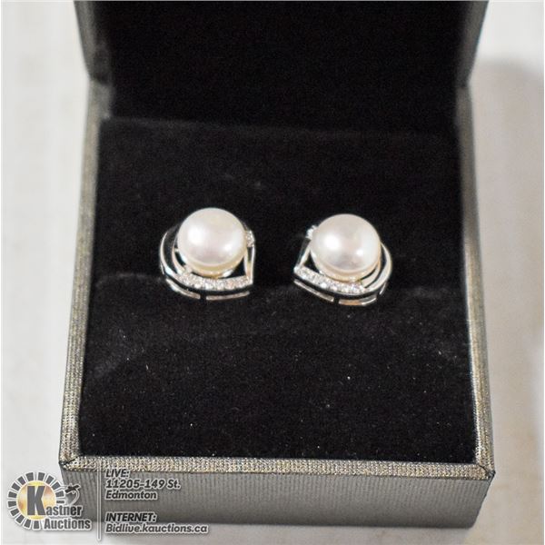 PAIR OF SILVER TONED EARLING WITH PEARL STYLE