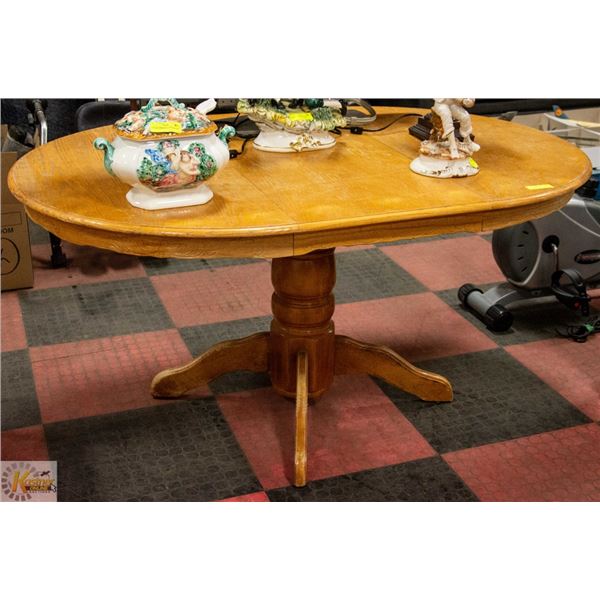 WOOD OVAL KITCHEN / DINNING ROOM TABLE - NEEDS TLC