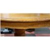 Image 4 : WOOD OVAL KITCHEN / DINNING ROOM TABLE - NEEDS TLC