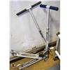 Image 1 : 2 RAZOR SCOOTERS