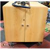 Image 1 : CABINET ON WHEELS