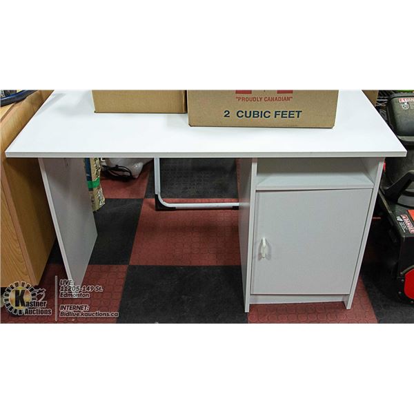 SMALL DESK WHITE STUDENT DESK
