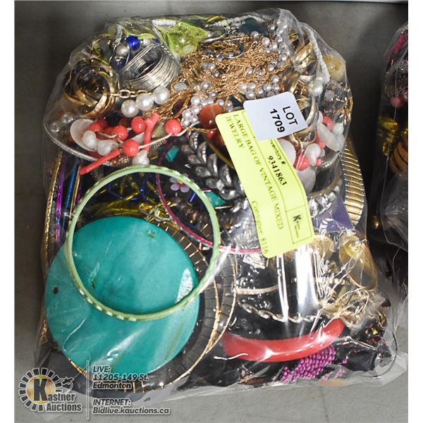BAG OF VINTAGE MIXED JEWELRY