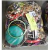 Image 1 : BAG OF VINTAGE MIXED JEWELRY