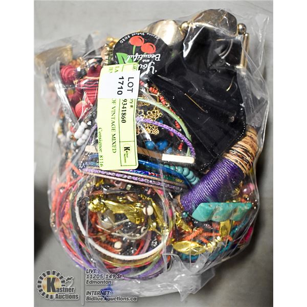 BAG OF VINTAGE MIXED JEWELRY