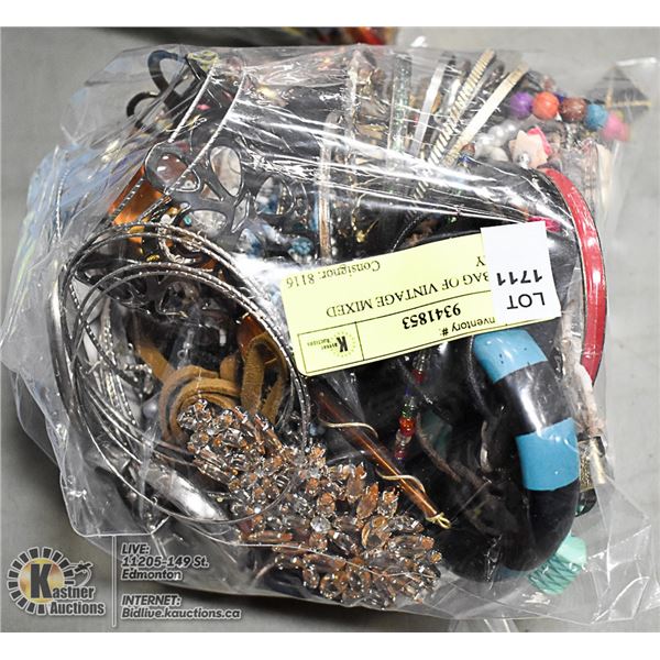 BAG OF VINTAGE MIXED JEWELRY