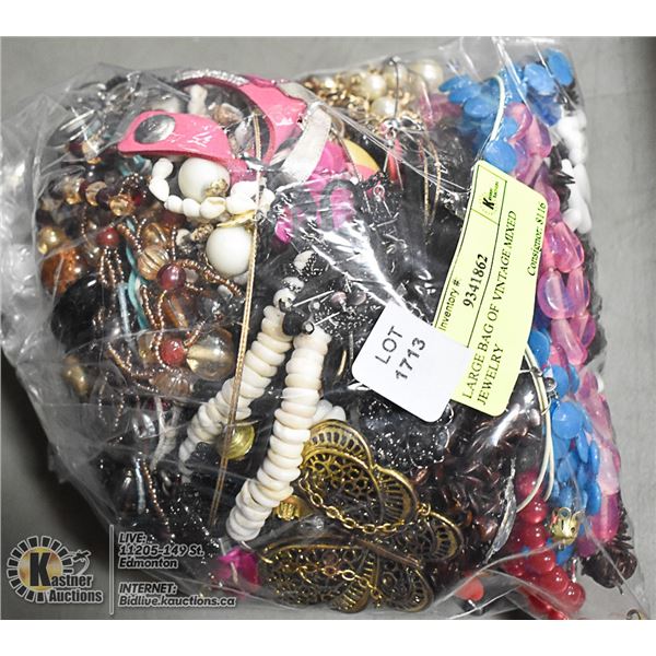 BAG OF VINTAGE MIXED JEWELRY