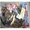 Image 1 : BAG OF VINTAGE MIXED JEWELRY