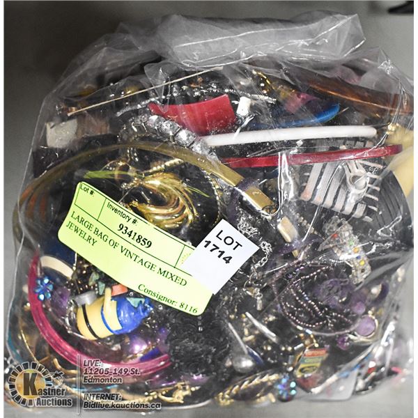 BAG OF VINTAGE MIXED JEWELRY