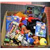 Image 1 : FLAT OF ASSORTED PEZ COLLECTIBLE AND MORE