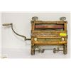 Image 1 : ANTIQUE CLOTHING MANGLE