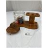 Image 3 : Nice Vintage Wooden Pipe Holder Lot. With Horse's Head Lid and Jar full of Pipe Cleaners, etc