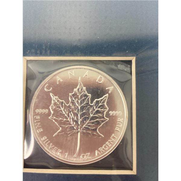 Canada 1oz Silver Maple Leaf Mounted on Cardboard Sealed. Was a Presentation Piece