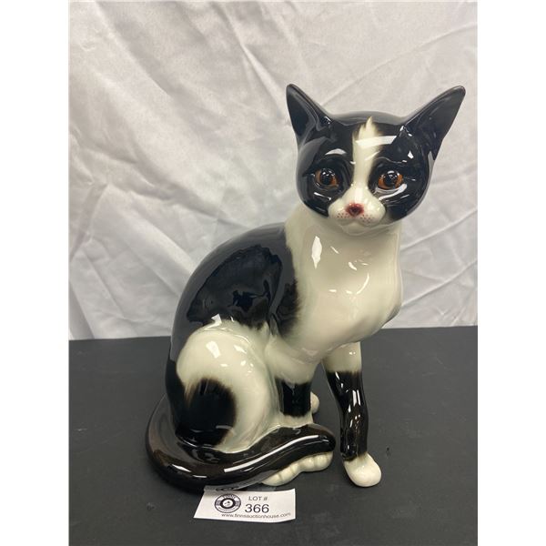 Rare Large Vintage Goebel Porcelain Cat #31 023 27 W. Germany 11  x 7.5  x 6  No Damage