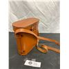 Image 4 : Nice Vintage Eaton's 8x 40 Field Binoculars in Leather Case