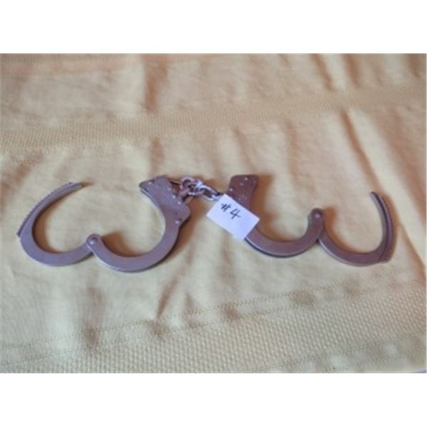 HAND CUFFS (MADE IN FRANCE)