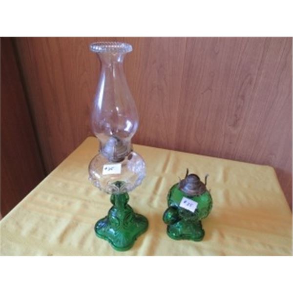 1 GREEN/CLEAR SWIRL LAMP WITH CHIMNEY & GREEN FINGER LAMP BASE