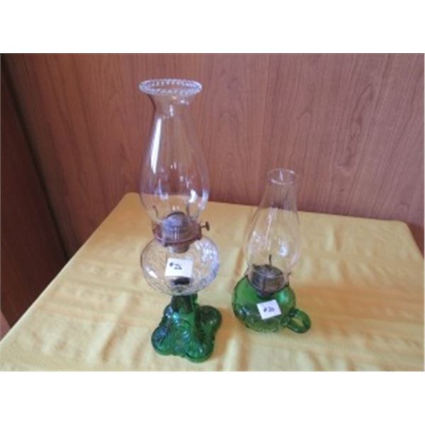 1 GREEN/CLEAR SWIRL LAMP WITH CHIMNEY & GREEN FINGER LAMP BASE WITH CHIMNEY