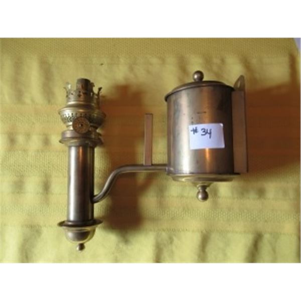 1 MEDIUM BRASS WALL MOUNTED OIL LAMP (NO CHIMNEY)