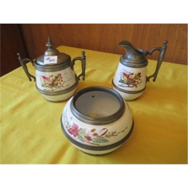 COLLECTIBLE 3 PIECE POTTER CREAM, SUGAR & BOWL SET