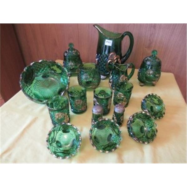 COLLECTIBLE 16 PIECE GREEN DISHWARE SET (GOLD TRIM)