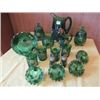Image 1 : COLLECTIBLE 16 PIECE GREEN DISHWARE SET (GOLD TRIM)