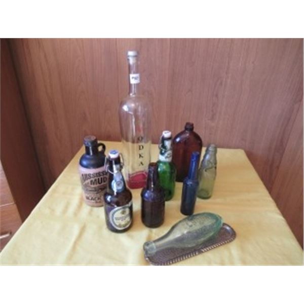 BUNDLE OF COLLECTIBLE BOTTLES (APPROX 9)