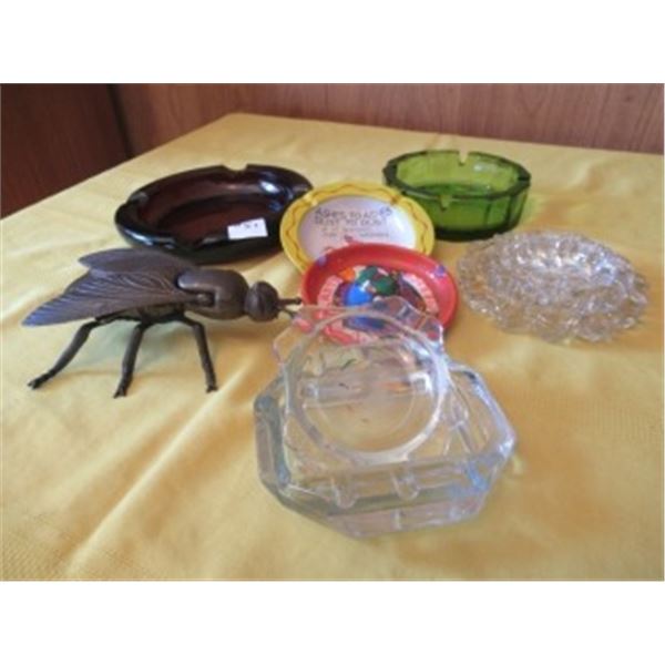APPROX 10 COLLECTIBLE ASHTRAYS & METAL FLY ORNAMENT