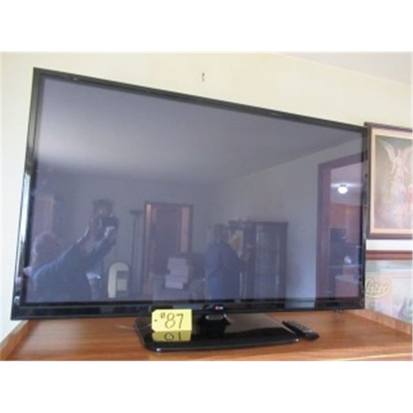 LG FLAT SCREEN TV WITH REMOTE
