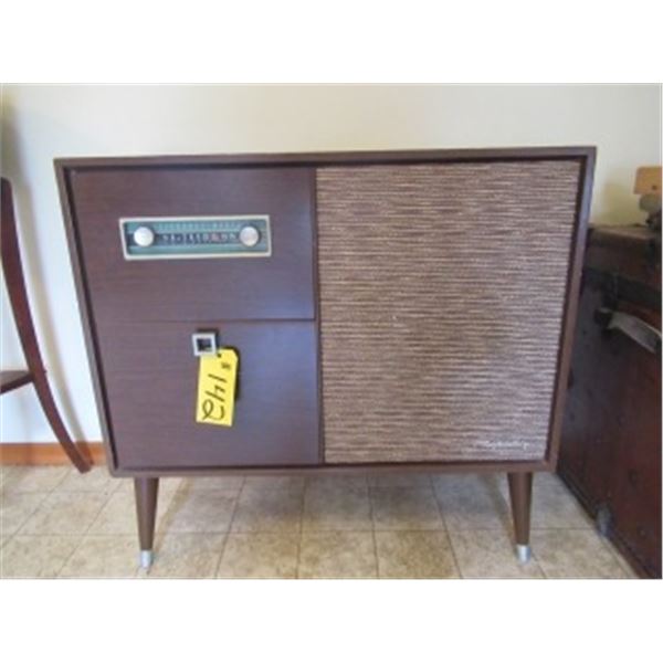 FAIRBANKS MORSE CONSOLE RECORD PLAYER & RADIO